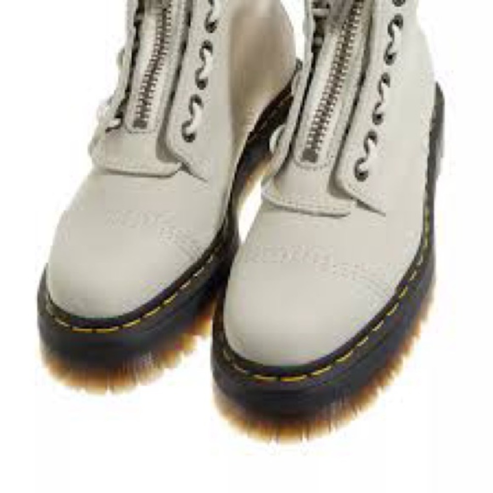 New in box Doc Marten mint Sinclair boots